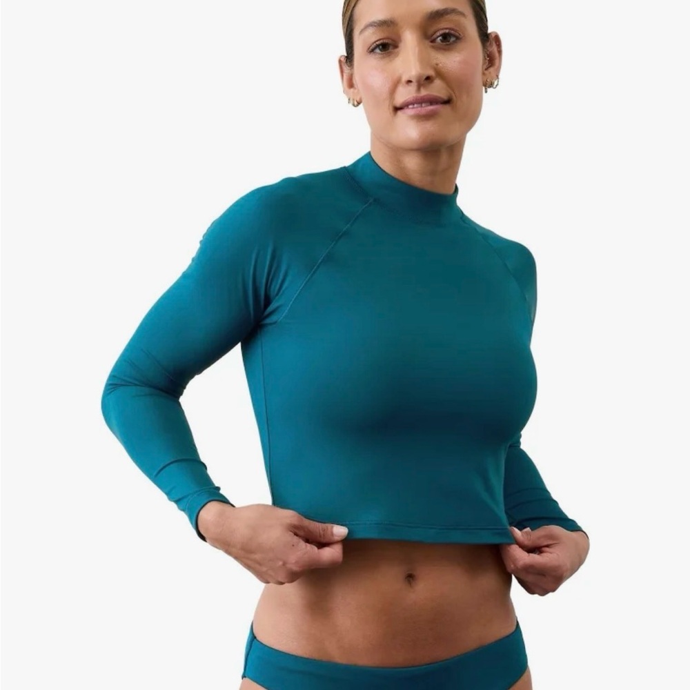 Athleta North Point Crop Coastal Teal Rashguard M 
NWT New medium